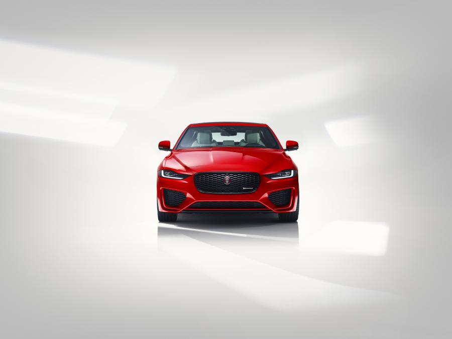  Jaguar XE P300 R-Dynamic 2019 года  (WW) (фото 5 из 51)